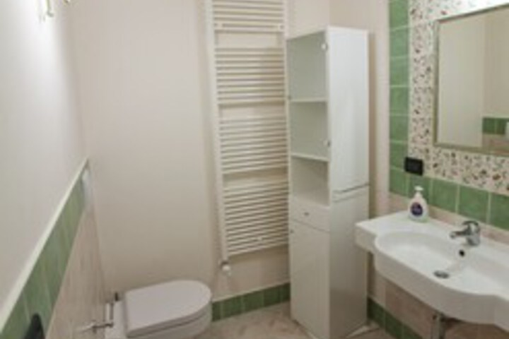 Room 2 of 20