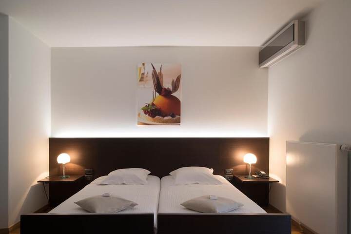 Room 17 of 40