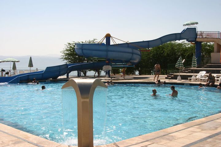 Hotel with Pool