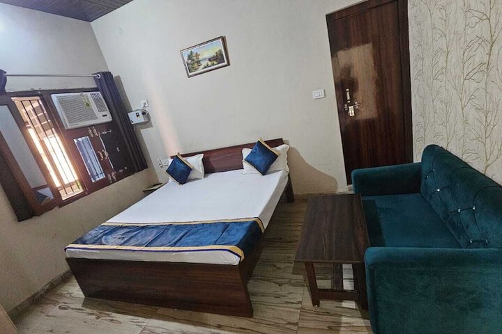 Room 3 of 12