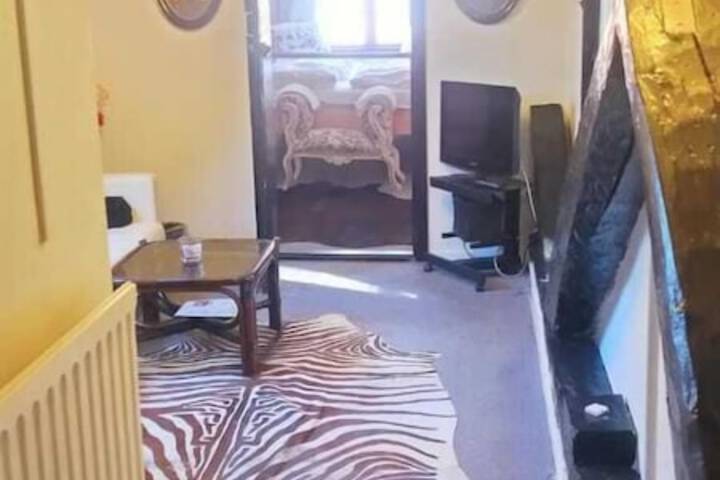 Room 12 of 37