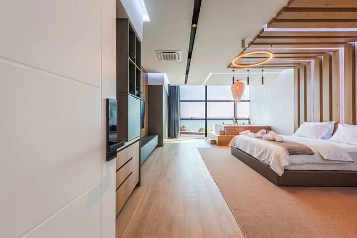 Room 21 of 43