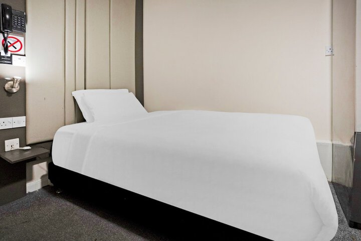 Room 48 of 83