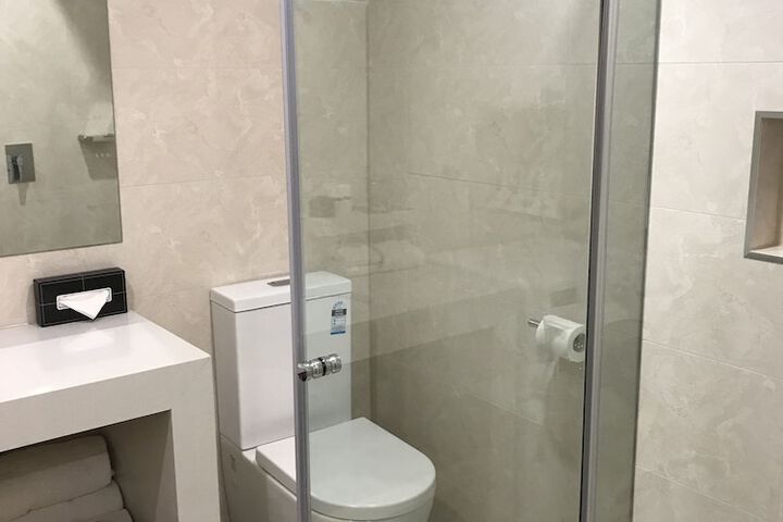 Room 10 of 66