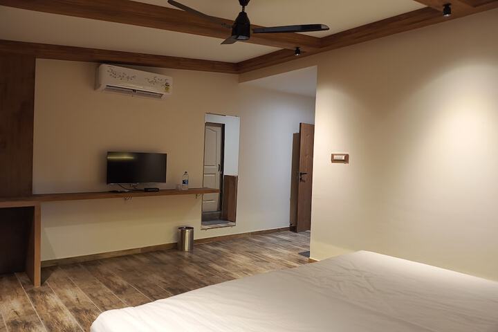 Room 52 of 111