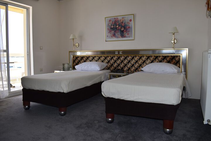 Room 35 of 261