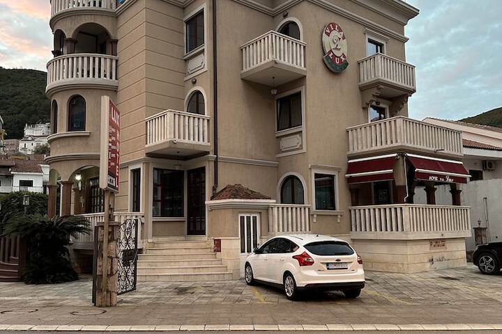 Hotel 64 of 69