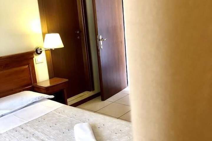 Room 7 of 19