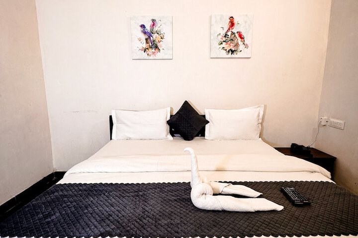 Room 5 of 14