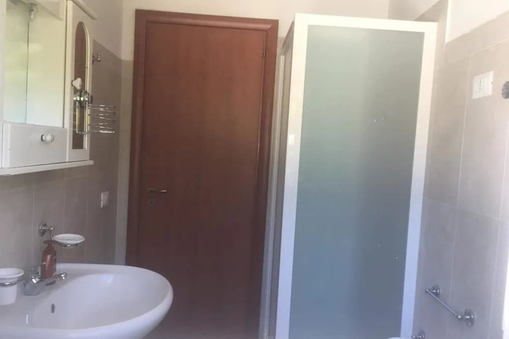Room 5 of 10