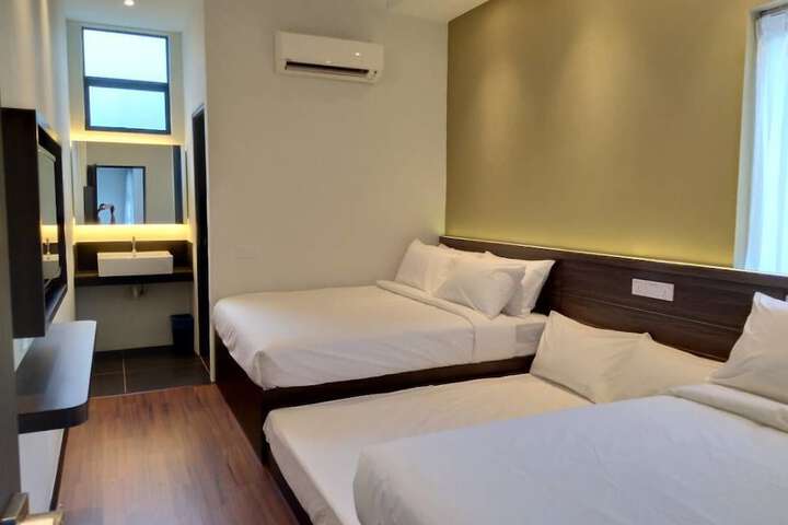 Room 9 of 73