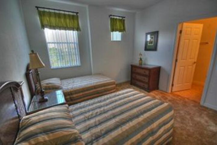 Room 11 of 33