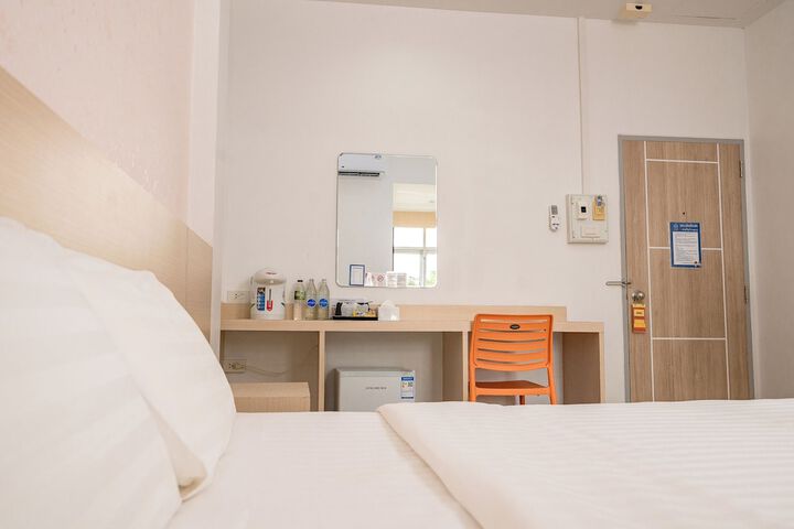 Room 12 of 48