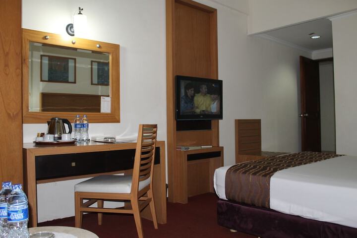 Room 5 of 18