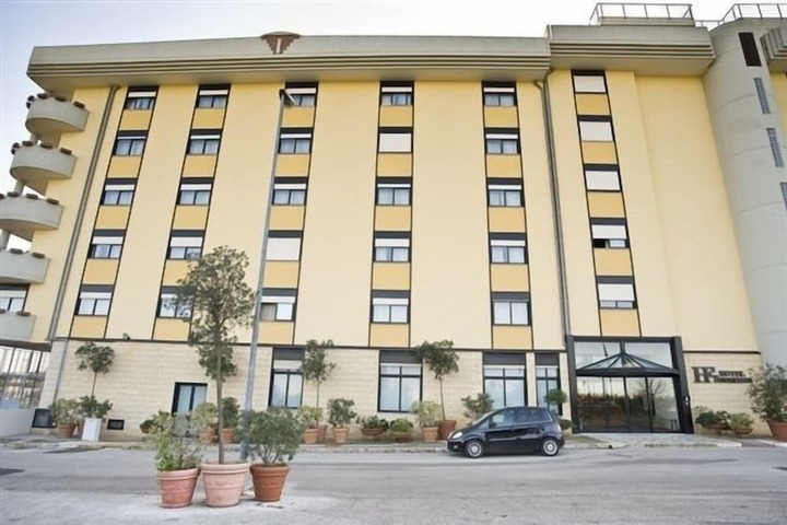 Hotel 76 of 77