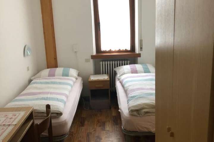 Room 27 of 69