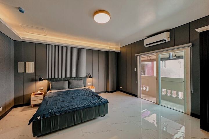 Room 9 of 50