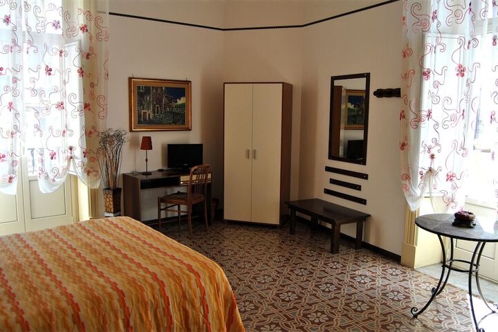 Room 11 of 60