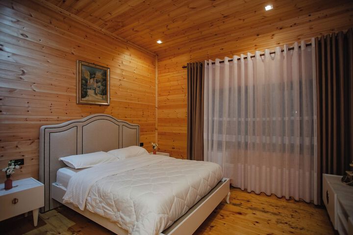 Room 2 of 34