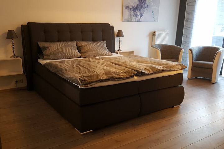 Room 4 of 27