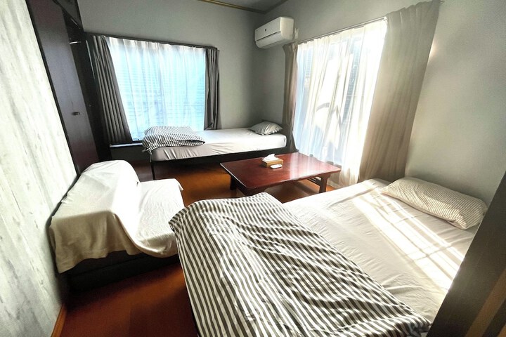 Room 28 of 172