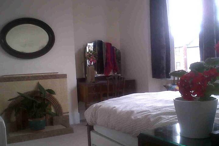 Room 2 of 17