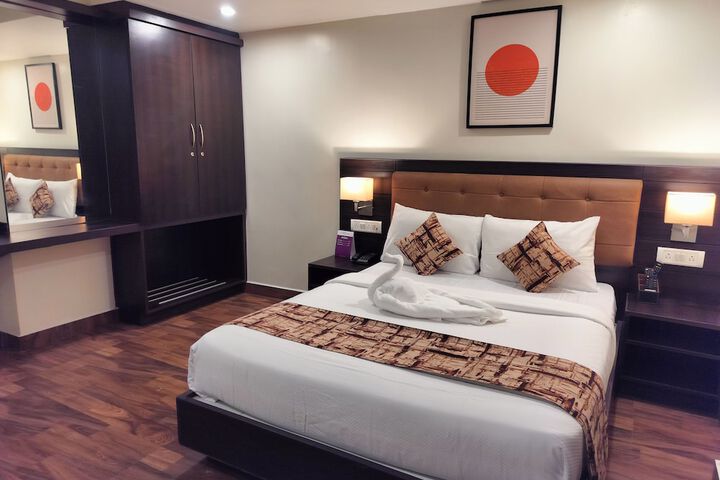 Room 5 of 11