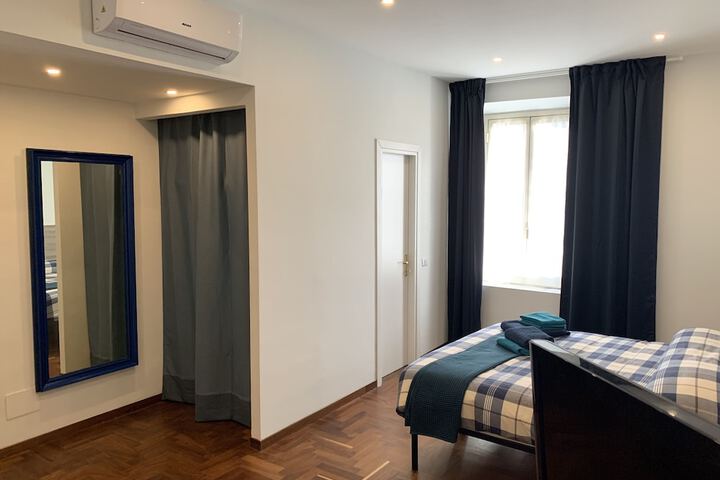 Room 17 of 27