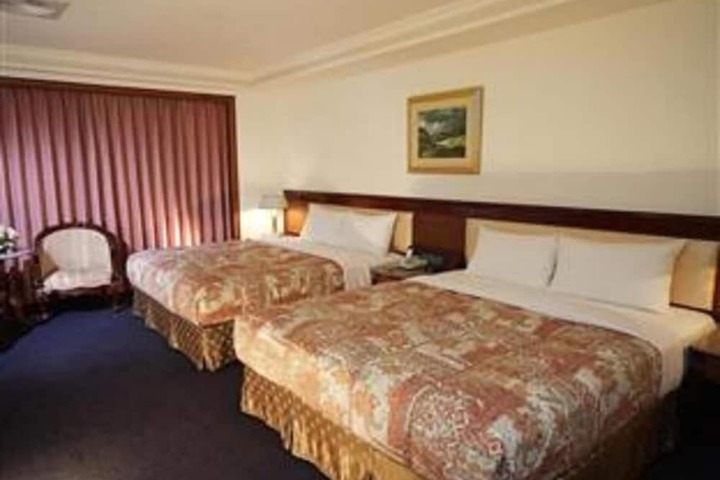 Room 10 of 24