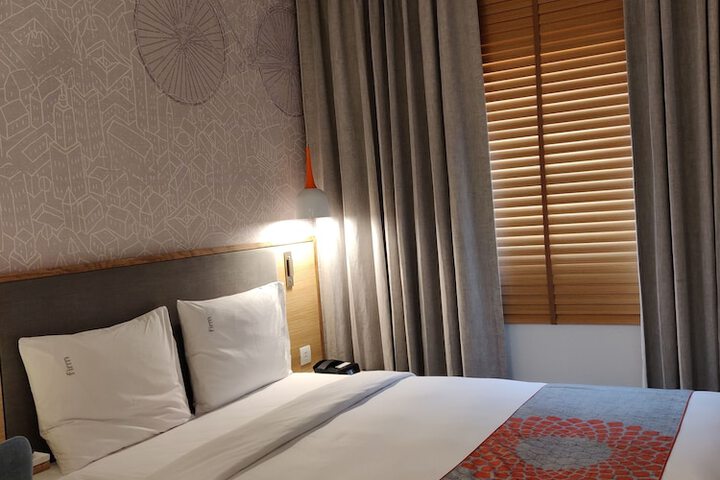 Room 10 of 61