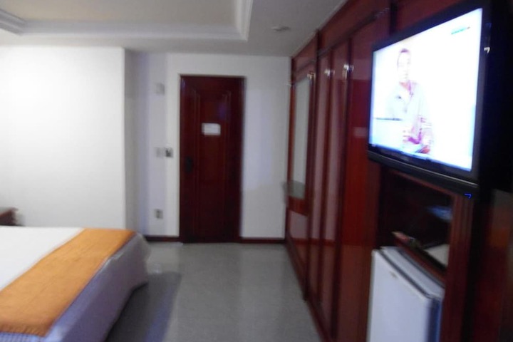 Room 9 of 27