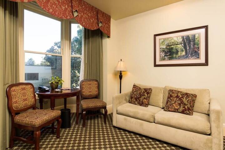 Room 15 of 28