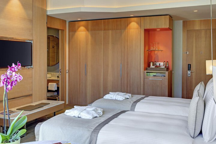 Room 38 of 165