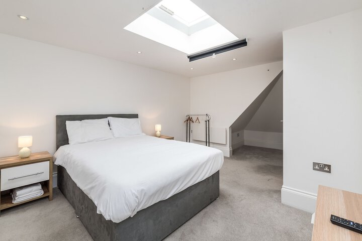 Room 5 of 14