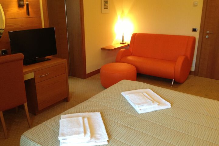 Room 12 of 52