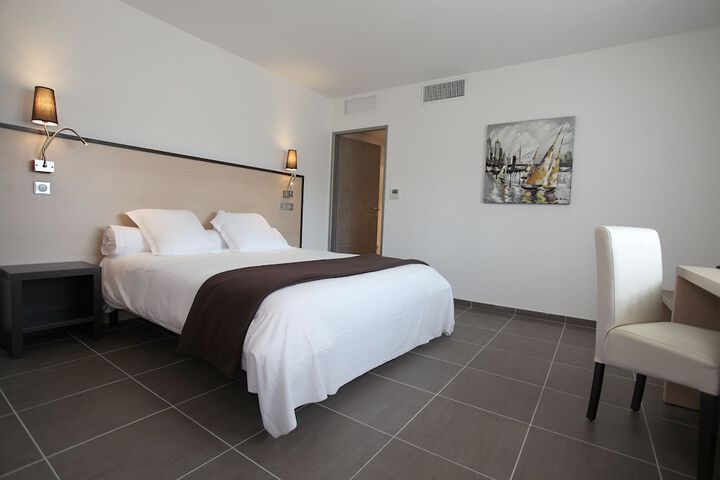 Room 4 of 64