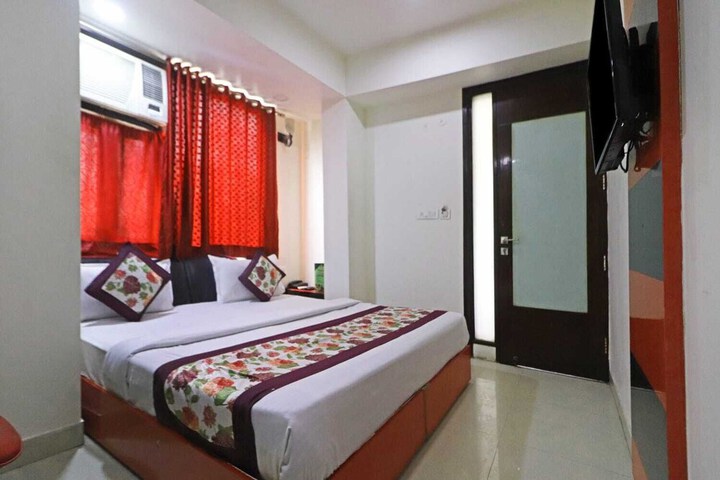 Room 33 of 76