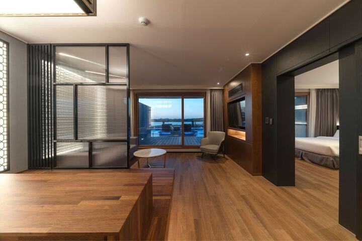 Room 51 of 111