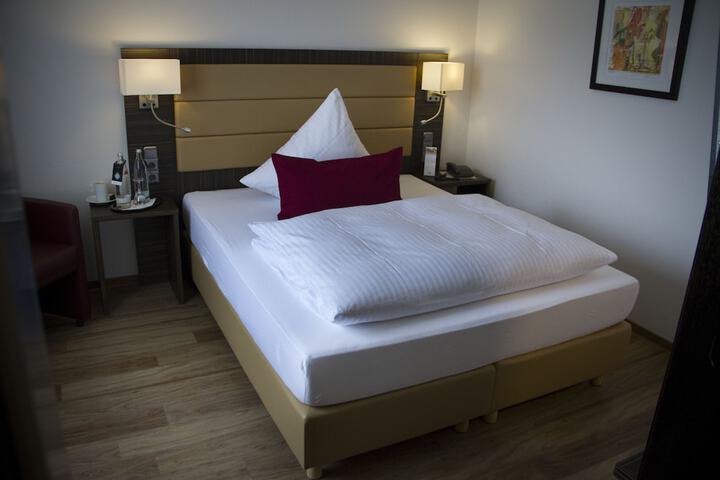 Room 5 of 15