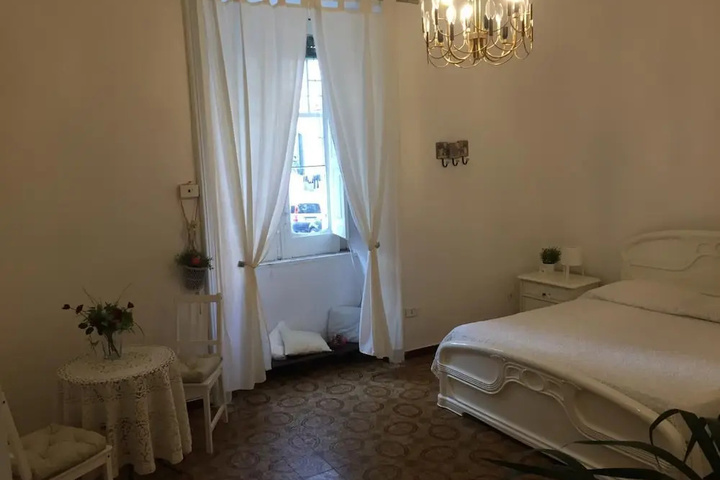 Room 2 of 22