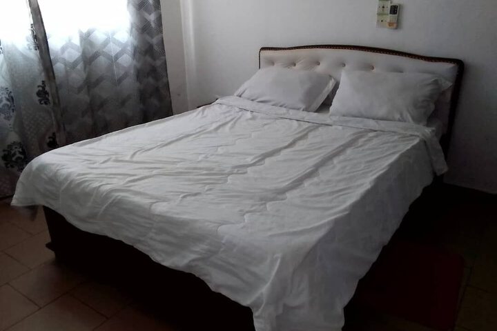 Room 2 of 6