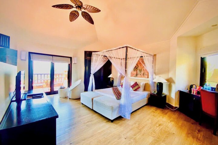 Room 25 of 135