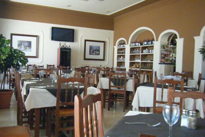 Dining 18 of 42