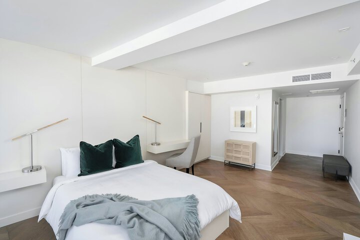 Room 11 of 25