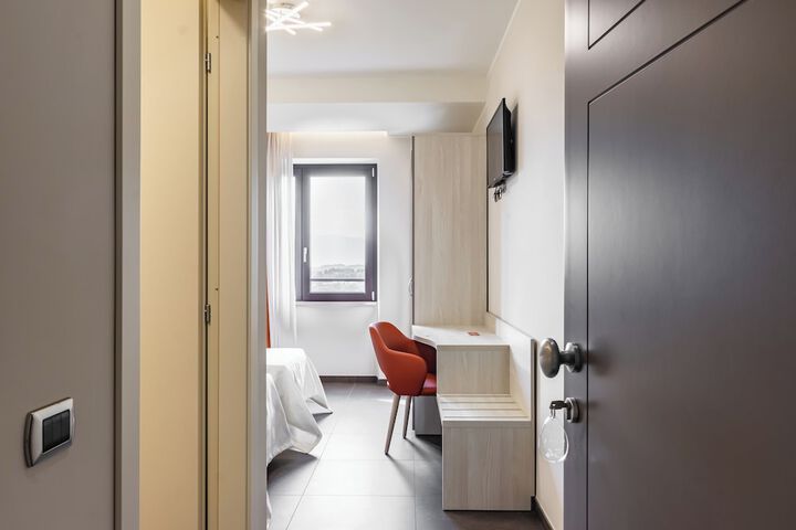 Room 5 of 44