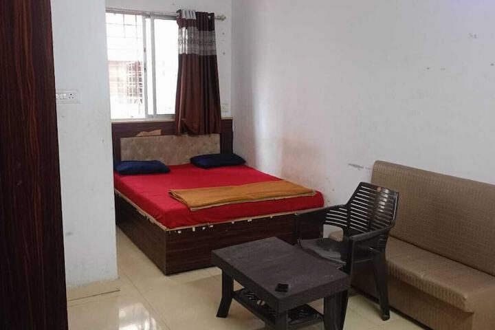 Room 5 of 8