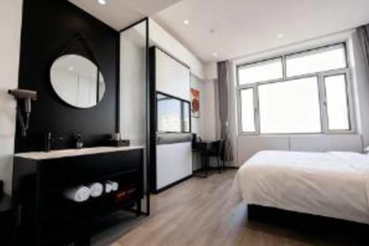 Room 6 of 6