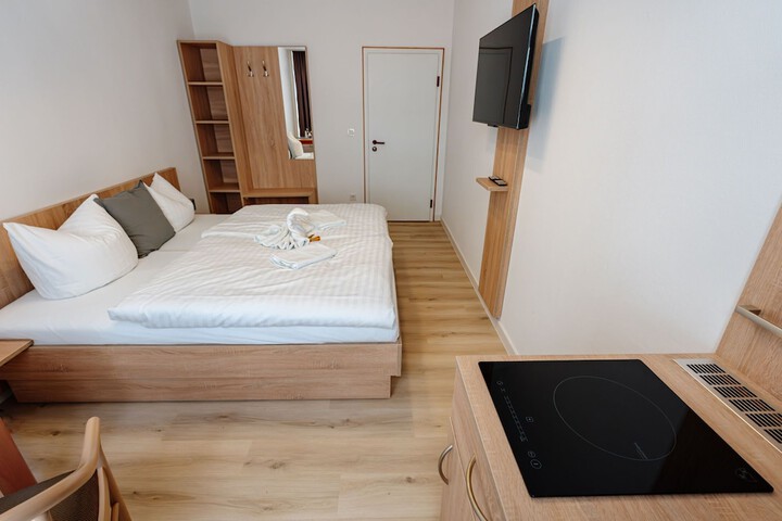 Room 8 of 48