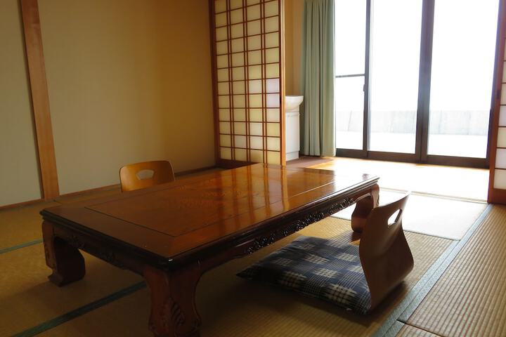 Room 7 of 37