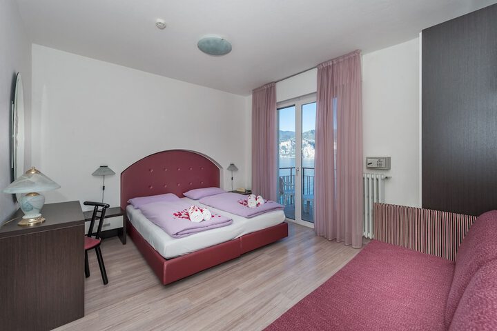 Room 12 of 65